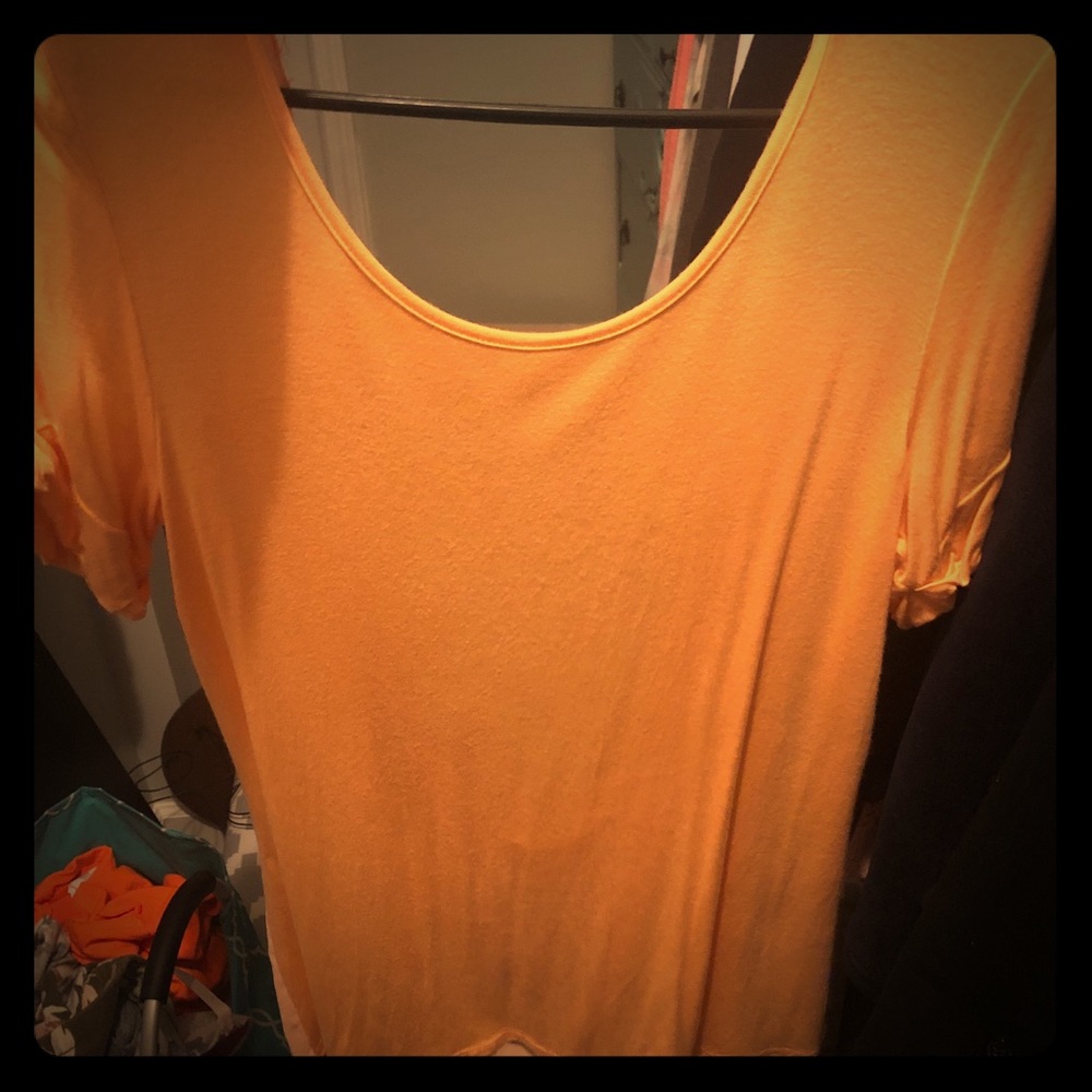 Woman’s daytrip open back mid sleeve small